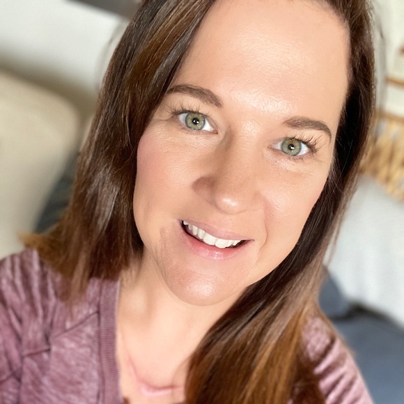 Meet your Posher, Lisa - Picture 2 of 2